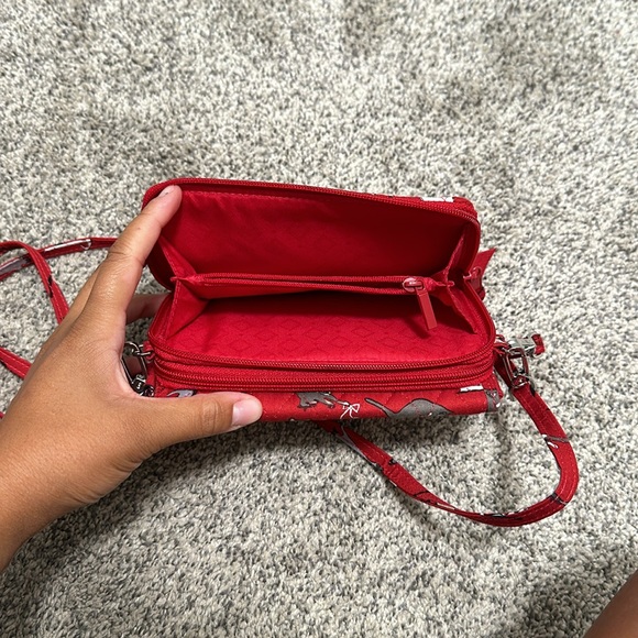 VERA BRADLEY HOLIDAY CATS- RFID All In One Crossbody Wallet - Picture 4 of 6